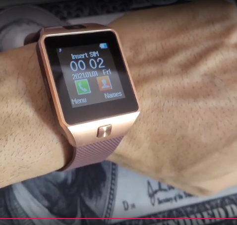 نمای کلی ساعت هوشمند مدل d9 رنگ طلایی