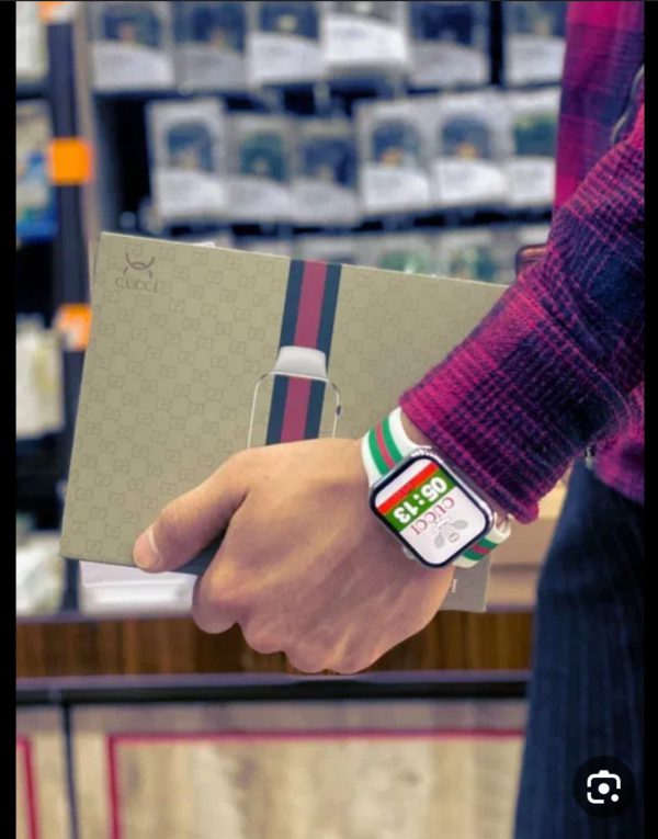 ساعت هوشمند gucci watch  - همراه دستبند هدیه و گارانتی یکساله (حراج در طرح عیدانه)