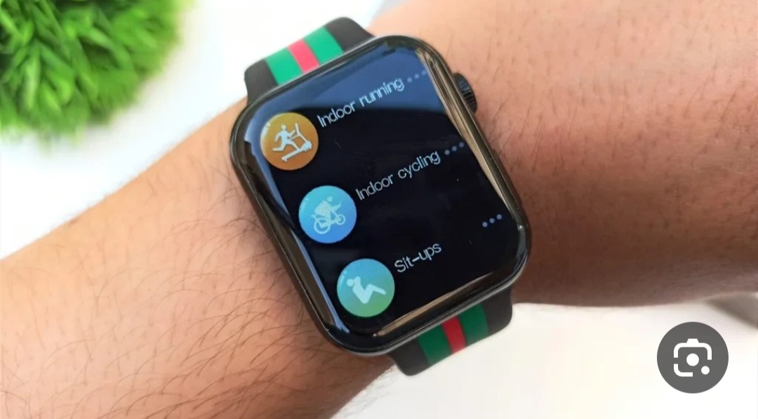 ساعت هوشمند gucci watch  – همراه دستبند هدیه و گارانتی یکساله (حراج در طرح عیدانه)